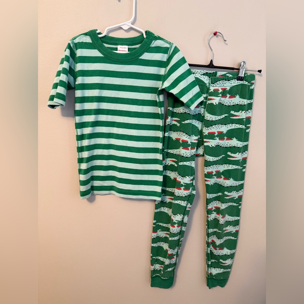 Hanna Andersson Green Striped With Alligator Print Bottoms Pajama Set
